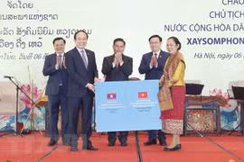 Presidente del Parlamento vietnamita ofrece banquete dedicado a su par laosiano