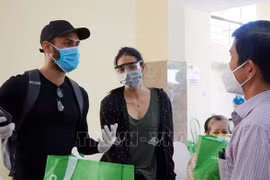 Entregan obsequios a extranjeros afectados por el COVID-19 en Ciudad Ho Chi Minh