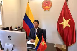 Embajador de Vietnam entrega cartas credenciales al presidente de Colombia
