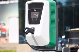 VinFast y EDF cooperan en instalación de estaciones de carga para automóviles en Francia