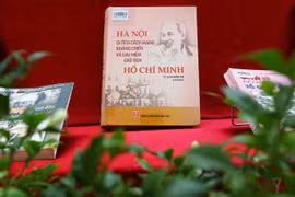 Exhiben libros y publicaciones para conmemorar Día de la Liberación de Hanoi