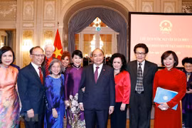 Presidente de Vietnam se reúne con compatriotas en Suiza