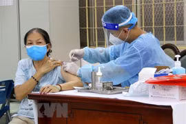 Ciudad Ho Chi Minh recibirá otras 660 mil dosis de vacuna AstraZeneca