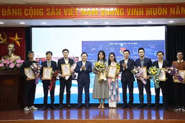 Entregan en Vietnam Premio Nacional de Prensa sobre labores sindicales en 2021