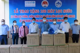 UNICEF entrega purificadores de agua a familias afectadas por inundaciones en Vietnam