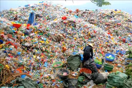 Lanzan en Vietnam proyecto para reducir daños por contaminación plástica a la salud pública