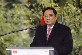 Primer ministro de Vietnam llega a Hanoi tras finalizar su gira de trabajo por Europa