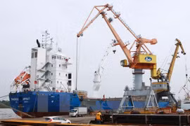 Vietnam registra déficit comercial en el primer semestre del año 
