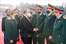Presidente vietnamita visita el Comando de la Región Militar IV
