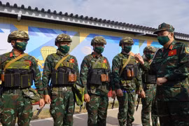 Mayor general ruso aprecia habilidades de artilleros vietnamitas