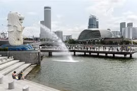 Singapur endurece restricciones para trabajadores extranjeros