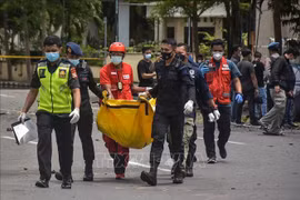  Al menos un muerto en una explosión de bomba frente a una iglesia de Indonesia