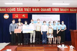 Ciudad Ho Chi Minh continúa recibiendo asistencia de empresas en lucha contra el COVID-19