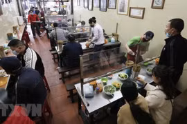 Hanoi reabre hoy servicios en peluquería y restaurantes