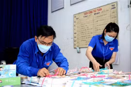 Efectúan programa para promover cultura lectora en zona de cuarentena en Vietnam