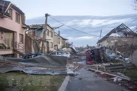 Embajada de Vietnam apoya a coterráneos afectados por tornado en República Checa