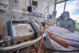 Agencia japonesa dona equipos médicos para lucha contra el COVID-19 en Ciudad Ho Chi Minh