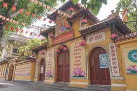 Refuerzan medidas preventivas contra el COVID-19 en organizaciones religiosas en Vietnam