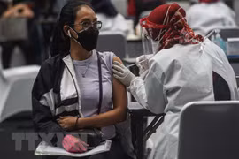 Indonesia aplicará vacuna contra el COVID-19 a empleados de hoteles y restaurantes