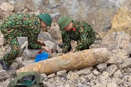 Trasladan con éxito bomba de 200 kilogramos desenterrada en provincia vietnamita