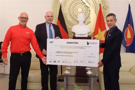 Alemania dona equipos médicos a Vietnam para combatir el COVID-19