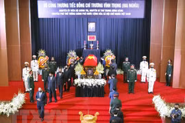 Rinden homenaje póstumo a exviceprimer ministro de Vietnam 