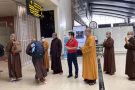 Monjes budistas vietnamitas se unen a la lucha contra el COVID-19