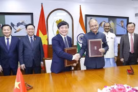 Parlamentos de Vietnam y la India firman cooperación en sector televisivo