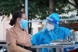 Ciudad Ho Chi Minh se prepara para vacunar a estudiantes mayores de 12 años