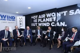 Premier de Vietnam se reúne con líderes de grandes grupos económicos en Reino Unido