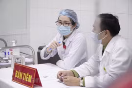 Continúa adelante en Vietnam segunda inyección de vacuna contra COVID-19