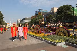 Calle de flores de Nguyen Hue da la bienvenida al Año Nuevo Lunar 2021 