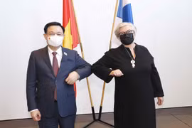 Presidente del Parlamento de Vietnam se reúne con su homóloga finlandesa 