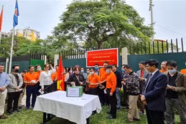Vietnamitas en Mozambique contribuyen al Fondo Nacional de vacunas contra el COVID-19