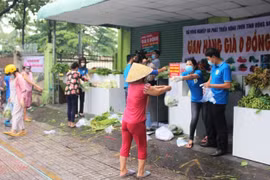 Provincia de Dong Nai reparte alimentos gratis en tiempos de distanciamiento social