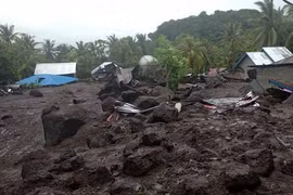 Aumenta muertes por inundaciones y deslaves en Indonesia