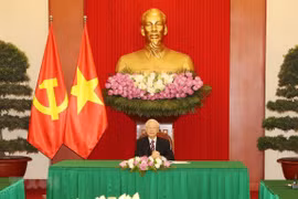 Secretario general del PCV dialoga por teléfono con presidente surcoreano 