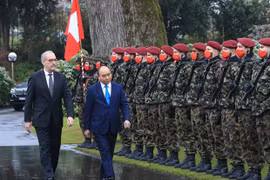 Presidente suizo preside acto de recibimiento a homólogo vietnamita