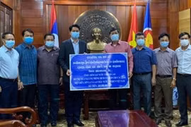 Laos ayuda a localidades vietnamitas en combate contra COVID-19