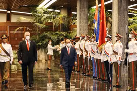 Presidente cubano da la bienvenida a su par vietnamita Nguyen Xuan Phuc