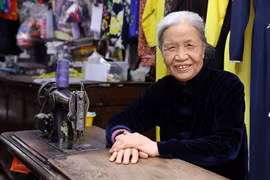 Le Thi Quyen, artesana de más de 70 años en la confección de ao dai