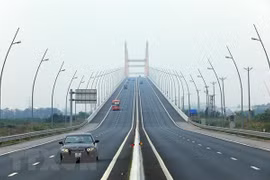 Destinan fondo millonario para construir puente en autopista entre Hanoi y Bac Giang