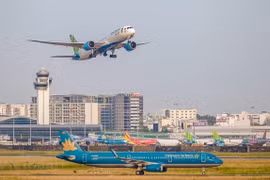 Vietnam reanuda vuelos domésticos a partir de octubre