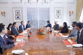 Titular del Parlamento vietnamita recibe a dirigentes de grandes corporaciones indias