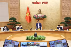 Primer ministro de Vietnam traza orientaciones para lucha contra COVID-19