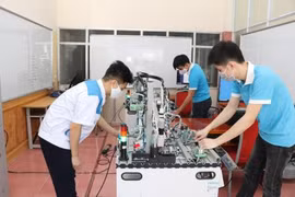 Vietnam por mejorar contingente laboral en contexto de cuarta revolución industrial