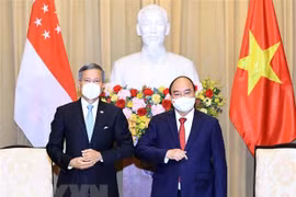 Vietnam da bienvenida a inversores singapurenses, afirma presidente 