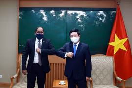 Vietnam busca cooperación con Singapur en lucha antiepidémica y acceso a vacunas