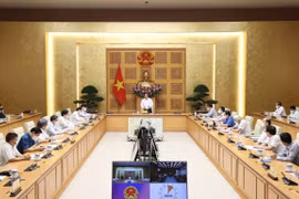 Primer ministro de Vietnam pide buscar medidas para adaptarse de forma segura al COVID-19