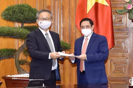 Premier vietnamita pide a Japón continuar cooperando en combate contra pandemia